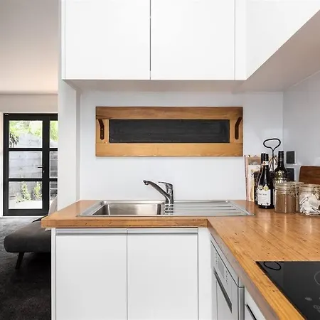 Apartment 1 - Haddin Court - Executive One Bedroom Blenheim Exterior foto